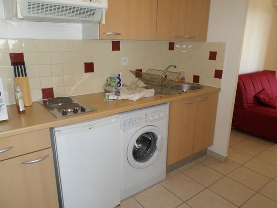 Lave linge dans la cuisine