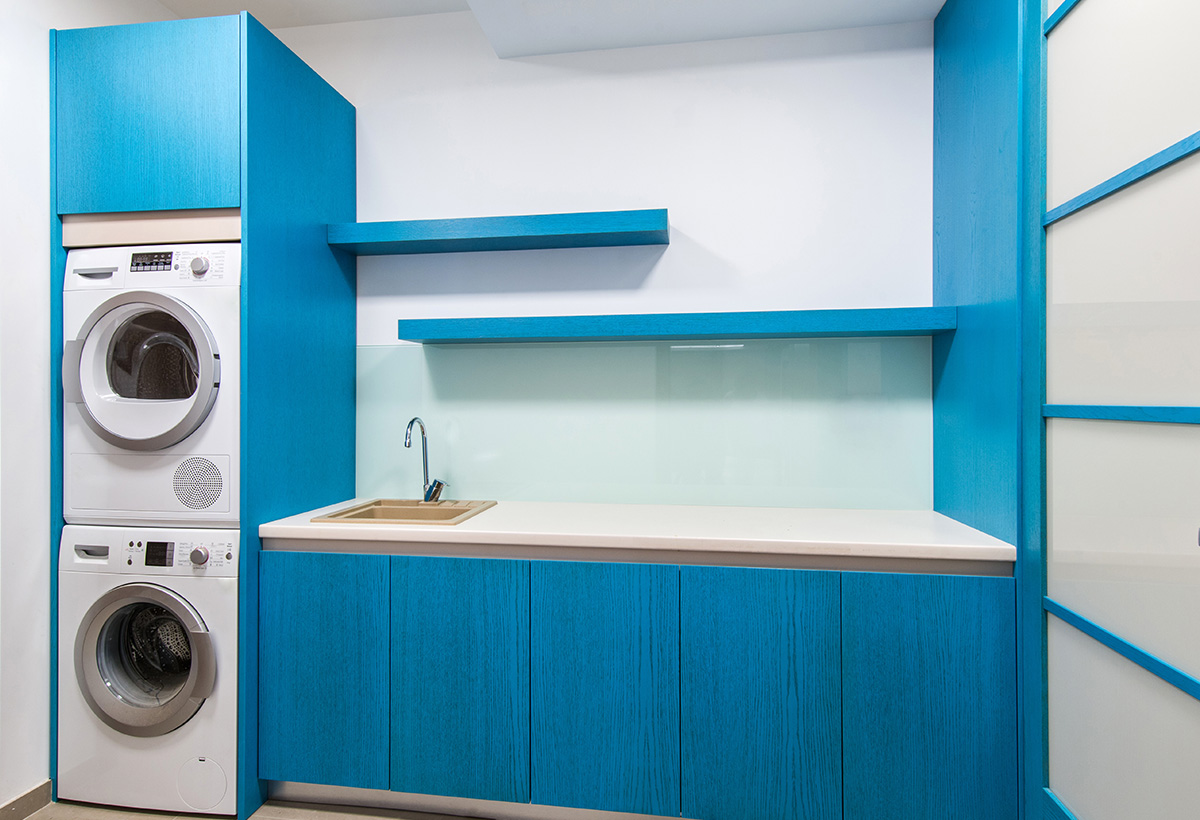 Planche entre lave linge et seche linge